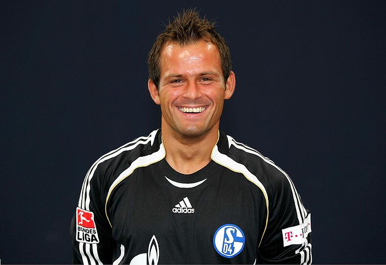 Toni Tapalovic - hier noch im Schalker Trikot - wird neuer Torwarttrainer beim FC Bayern.