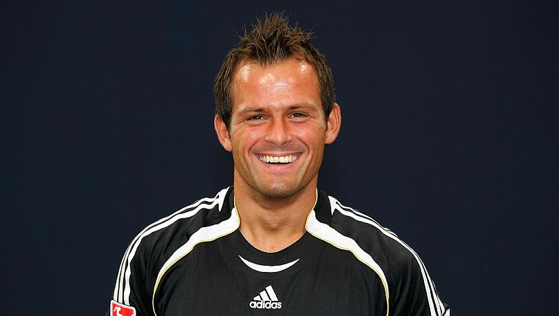 Toni Tapalovic - hier noch im Schalker Trikot - wird neuer Torwarttrainer beim FC Bayern. Toni Tapalovic - hier noch im Schalker Trikot - wird neuer Torwarttrainer beim FC Bayern.