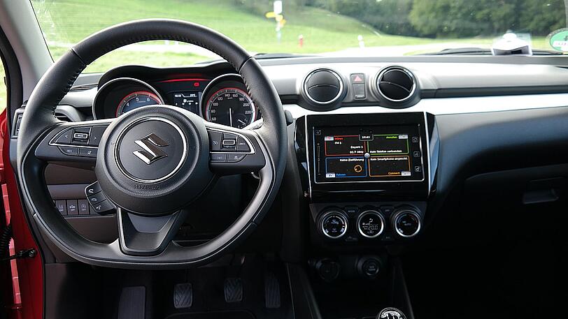 Aufgeräumt und auf den Fahrer hin orientiert: das Armaturenbrett des Swift.