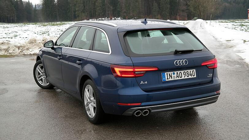 Dank dem cW-Wert von 0,26 und bis zu 120 Kilo weniger Gewicht ist der Audi A4 Avant vergleichsweise sparsam unterwegs.