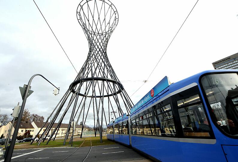 Der Zustand der Rasengleise am Effnerplatz beschäftigt zwei CSU-Stadträte.