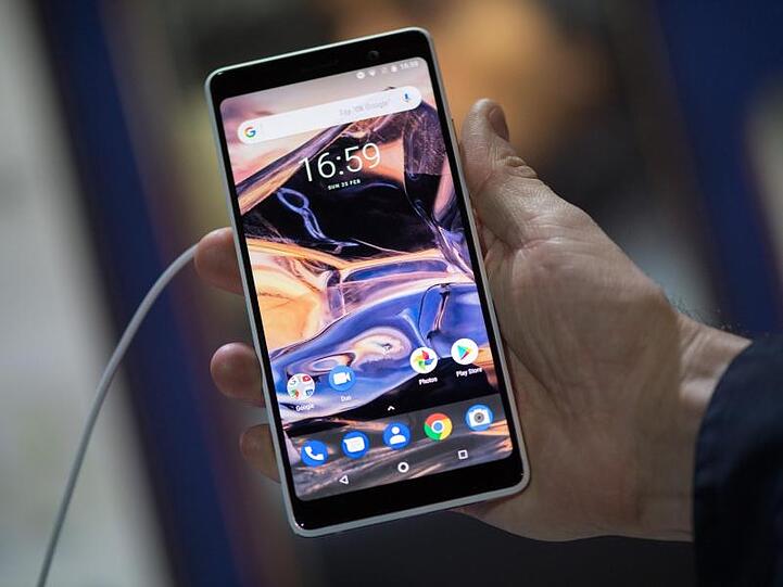 Eine einzelne Lieferung des Modells Nokia 7 Plus sei fälschlicherweise mit der Geräteaktivierungs-Software für ein anderes Land ausgestattet worden, erklärte Hersteller HMD Global.