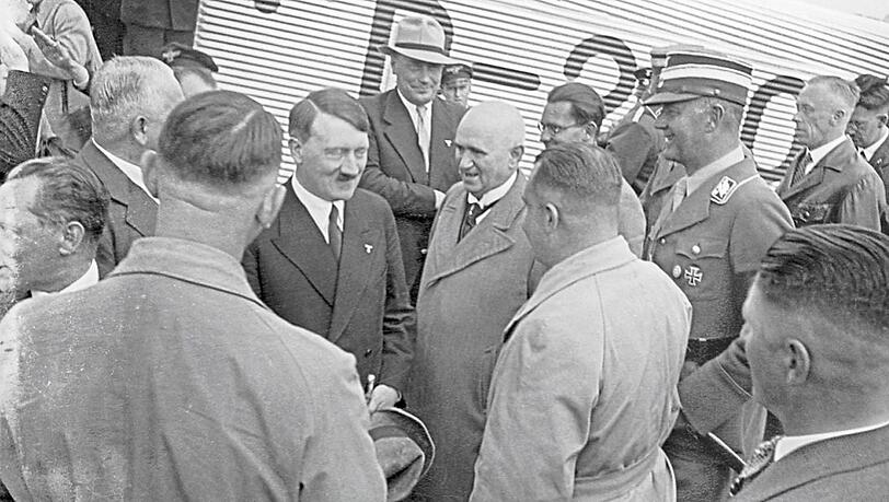 Adolf Hitler, gerade gelandet: auf dem Oberwiesenfeld 1934.