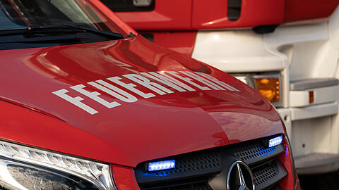 Im Hasenbergl  ist die Feuerwehr am vergangenen Wochenende zu mehreren Bränden in einer Wohnanlage ausgerückt. Die Polizei geht von vorsätzlicher Brandstiftung aus. (Symbolbild)