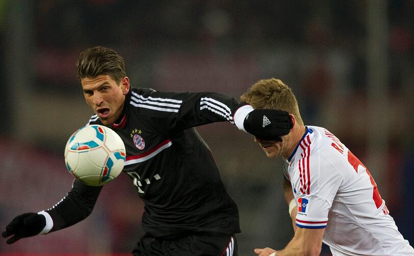 Im Gesamtsaisonvergleich der beiden Stürmer muss Nationalspieler Gomez gegenüber dem Niederländer jedoch zurückstecken: Während er in 32 Pflichtspielpartien für den FCB insgesamt 27 Mal einnetzte...