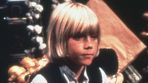 Der kleine Lord Fauntleroy (Ricky Schroder) wird von seinem Großvater in England erwartet.