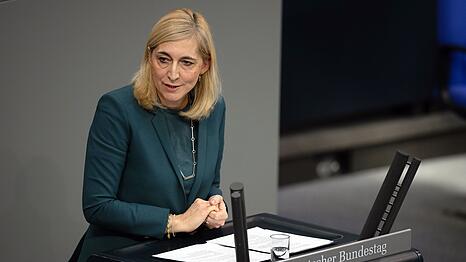 Gesundheitsministerin Warken bringt ihr Sparpaket ins parlamentarische Verfahren. (Archivbild)