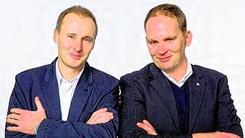 Krimi-Autor Jan Beinßen (l.) hat Kurzgeschichten mit Rezepten gewürzt. Krimi-Autor Jan Beinßen (l.) hat Kurzgeschichten mit Rezepten gewürzt.