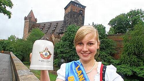 Hofft auf besseres Wetter beim Fassanstich am 2. Juni: die Landwehrbräu-Bierkönigin und Studentin Eva Braun (21). Hofft auf besseres Wetter beim Fassanstich am 2. Juni: die Landwehrbräu-Bierkönigin und Studentin Eva Braun (21).