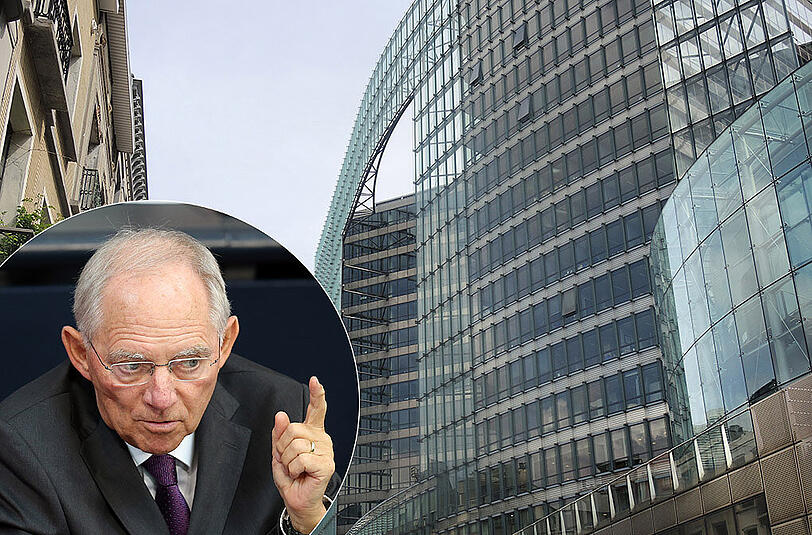 Schäuble will, dass die ursprüngliche Funktion der EU-Kommission als sogenannte Hüterin der EU-Verträge institutionell von ihren zunehmenden politischen Aktivitäten getrennt wird.
