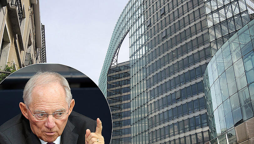 Schäuble will, dass die ursprüngliche Funktion der EU-Kommission als sogenannte Hüterin der EU-Verträge institutionell von ihren zunehmenden politischen Aktivitäten getrennt wird. Schäuble will, dass die ursprüngliche Funktion der EU-Kommission als sogenannte Hüterin der EU-Verträge institutionell von ihren zunehmenden politischen Aktivitäten getrennt wird.