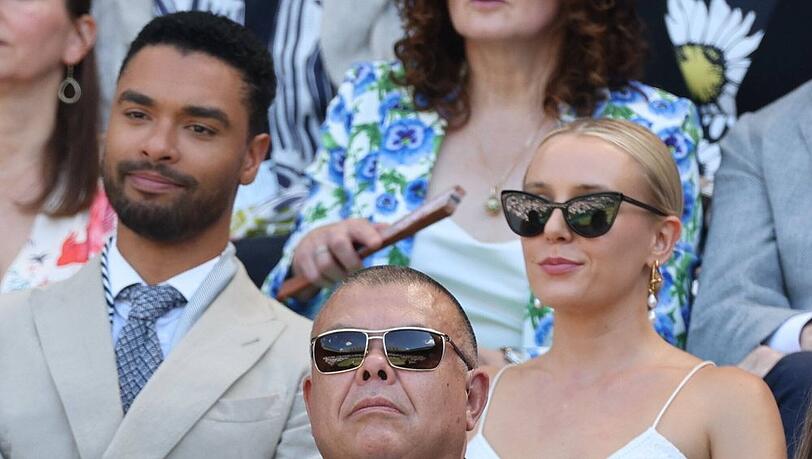 Regé-Jean Page (l.) und seine Freundin Emily Brown in Wimbledon.