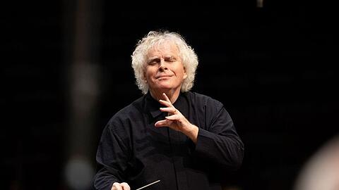 Der Dirigent Simon Rattle.