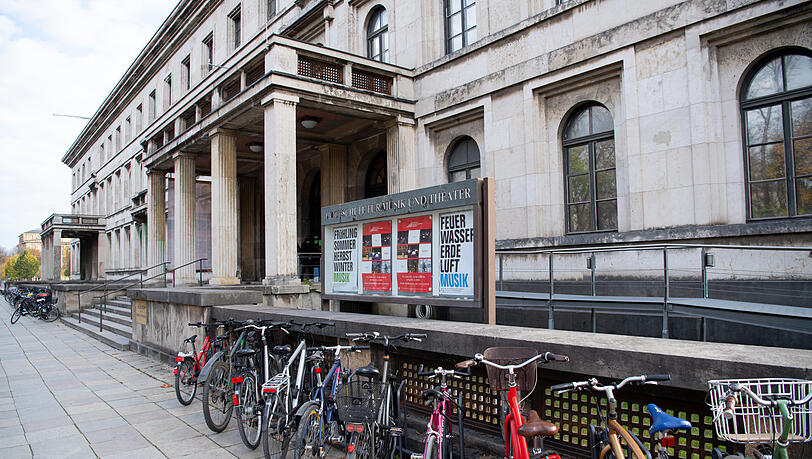 Die in einem mittlerweile maroden Gebäude aus der NS-Zeit untergebrachte Hochschule für Musik und Theater im der Arcistraße gehört im wörtlichen wie im übertragenen Sinn zu Münchens großen Kulturbaustellen.