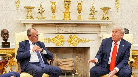 Das erste Gespräch zwischen Trump und Merz ist harmonisch verlaufen. Jetzt sehen sie sich in größerer Runde in Kanada wieder. (Archivbild)