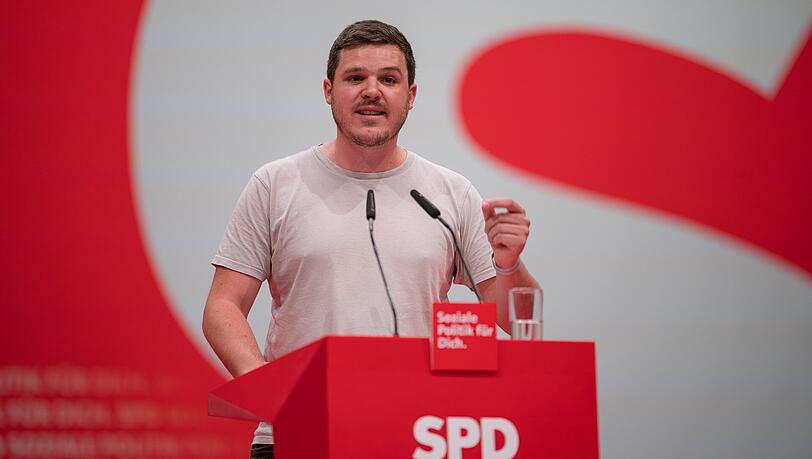 Der M&uuml;nchner Benedict Lang (*1995) ist Berater f&uuml;r strategische Verwaltungsmodernisierung und seit 2024 Vorsitzender der SPD-Nachwuchsorganisation Jusos in Bayern.