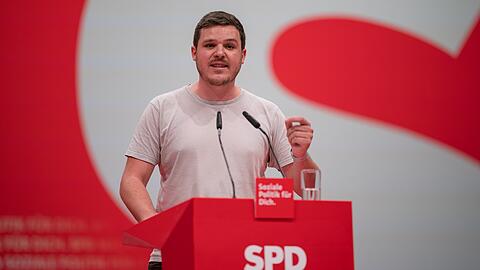 Der M&uuml;nchner Benedict Lang (*1995) ist Berater f&uuml;r strategische Verwaltungsmodernisierung und seit 2024 Vorsitzender der SPD-Nachwuchsorganisation Jusos in Bayern.