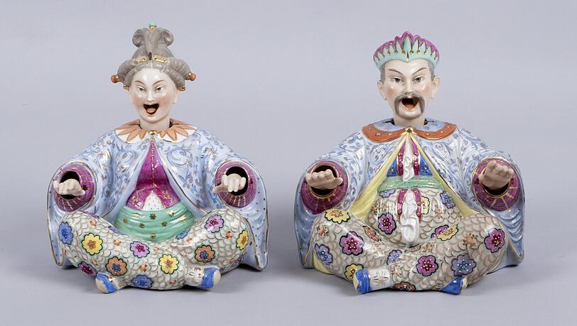 Zwei köstliche Wackelpagoden aus der Zeit um 1880. Beide sind vollbeweglich. Zwei köstliche Wackelpagoden aus der Zeit um 1880. Beide sind vollbeweglich.