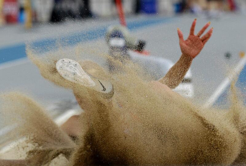 Vor lauter Sand überhaupt nicht mehr zu sehen: Dary Klishina aus Russland.