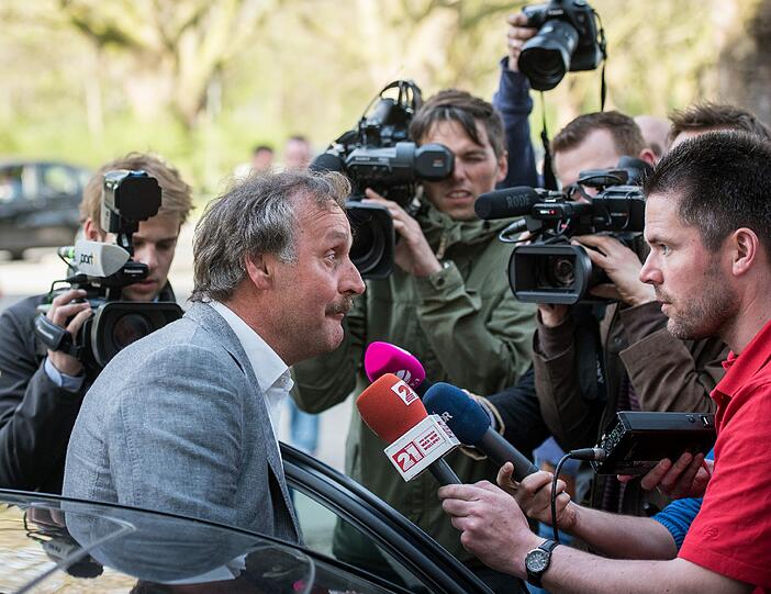 Verhandelt mit Hannover 96: Peter Neururer.