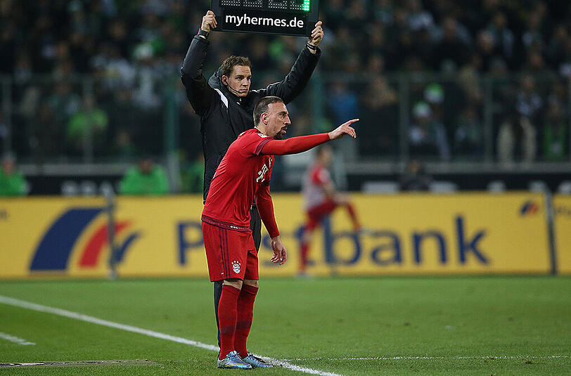 Was für ein Moment: Franck Ribéry wird im Spiel in Mönchengladbach eingewechselt. Getoppt wurde das nur noch durch den Treffer des Franzosen wenig später...