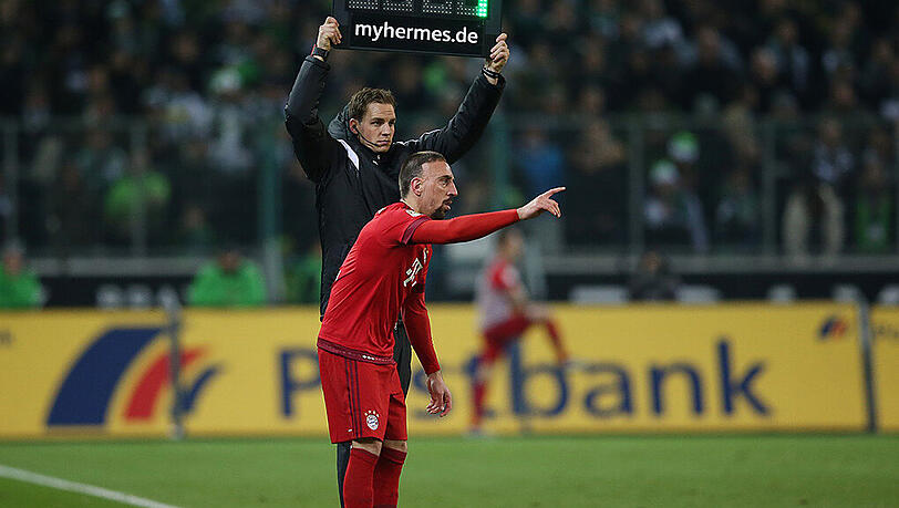 Was für ein Moment: Franck Ribéry wird im Spiel in Mönchengladbach eingewechselt. Getoppt wurde das nur noch durch den Treffer des Franzosen wenig später... Was für ein Moment: Franck Ribéry wird im Spiel in Mönchengladbach eingewechselt. Getoppt wurde das nur noch durch den Treffer des Franzosen wenig später...