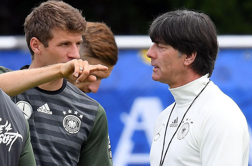 Joachim Löw ist entspannt vor dem EM-Auftakt gegen die Ukraine. Er vertraut den Spielern, die er zur Verfügung hat.