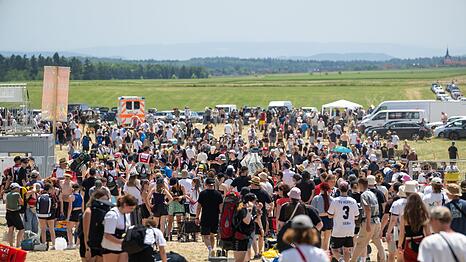 Die Massen versammeln sich.