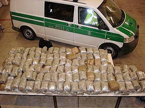 222 sorgfältig umwickelte Pakete mit insgesamt 232 Kilogramm Marihuana fischten  Kemptener Zollbeamte aus dem Verkehr.