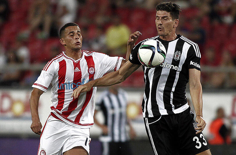 Mario Gomez - hier im Testspiel gegen Olympiakos Piräus - erzielte seine ersten beiden Tore für Besiktas Istanbul.