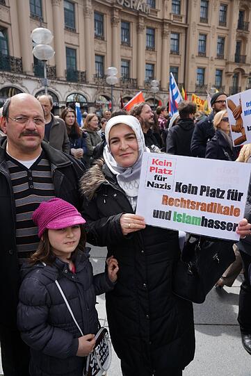 Tausende Demonstranten haben vor dem Start des NSU-Prozesses in München an das Schicksal der Opfer erinnert. Sie verlangten einen konsequenten Kampf gegen die braune Gefahr.