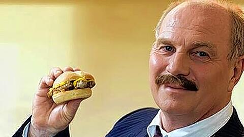 Uli Hoeneß hat den Nürn-Burger erfunden. Verkauft wird er von McDonald's.