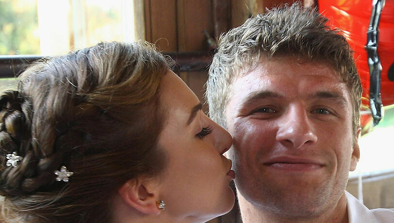 Thomas Müller mit seiner Frau Lisa auf der Wiesn 2011. Thomas Müller mit seiner Frau Lisa auf der Wiesn 2011.