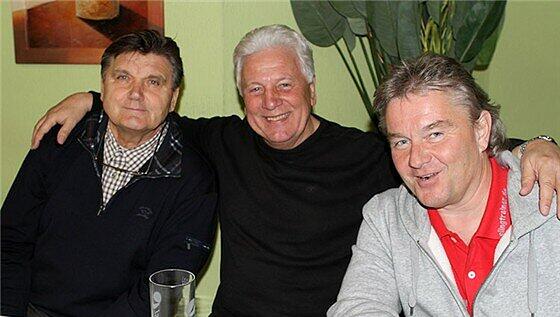 Hatten einen lustigen Abend bei der Fußball Trainergemeinschaft Mittelfranken GTF (von links): Ex-Trainer Hans Meyer, U23-Coach Dieter Nüssing und Physiotherapeut Hans Peter Meier. Hatten einen lustigen Abend bei der Fußball Trainergemeinschaft Mittelfranken GTF (von links): Ex-Trainer Hans Meyer, U23-Coach Dieter Nüssing und Physiotherapeut Hans Peter Meier.