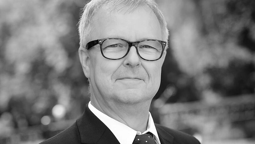 Peter Emmerich, Sprecher der Bayreuther Festspiele, starb im Alter von 61 Jahren. Peter Emmerich, Sprecher der Bayreuther Festspiele, starb im Alter von 61 Jahren.