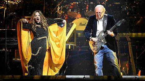 Ein bisschen wie Halloween: Hans Zimmer mit Sängerin.