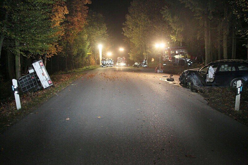 Der Unfall passierte an einer Kuppe in der Nähe von Mühldorf.