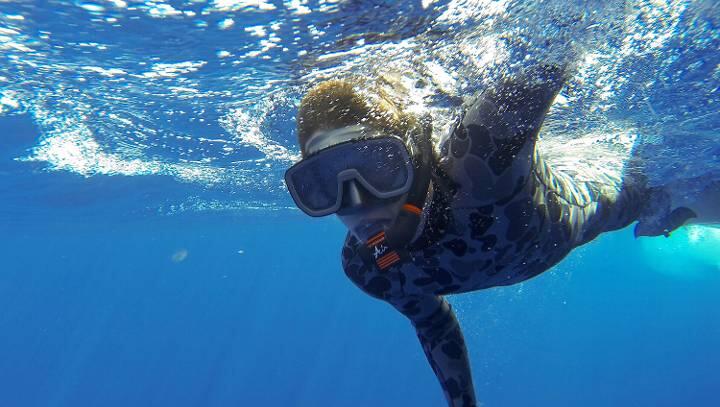 Abgetaucht: Taucher der „Ocean Shield“ suchen unter der Wasseroberfläche nach Trümmern von Flug
MH370. Abgetaucht: Taucher der „Ocean Shield“ suchen unter der Wasseroberfläche nach Trümmern von Flug
MH370.