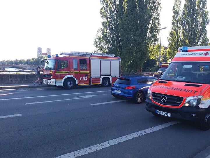 Nach langer Suche ist der vermisste Badegast (samt blauer Luftmatratze) wieder aufgetaucht. Die Bilder von der großen Suchaktion am Sonntag.