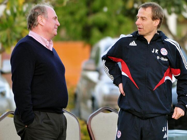 Uli Hoeneß und Bayern-Trainer Jürgen Klinsmann. Der Vorstand hat dem Coach das Vertrauen ausgesprochen.