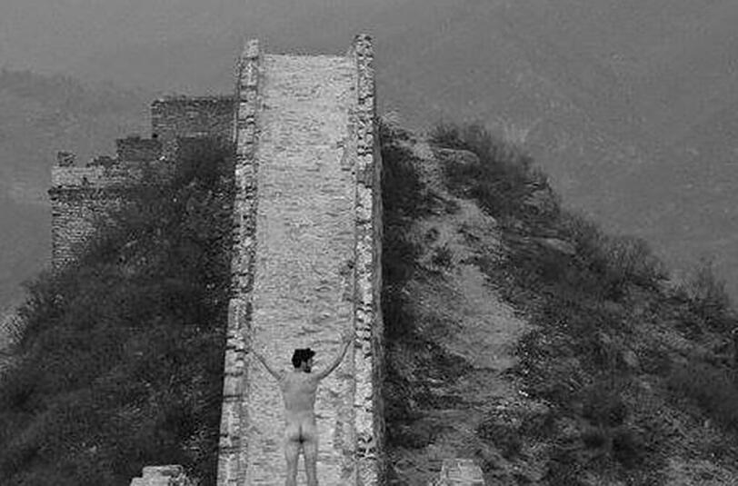 Selbst die Chinesische Mauer bleibt nicht von Nackt-Touristen verschont.