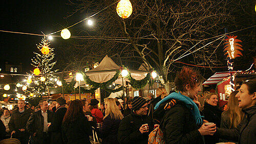 Der Schwabinger Weihnachtsmarkt gilt für viele als etwas besonderes. Das ASZ lädt zum Ausflug ein. Der Schwabinger Weihnachtsmarkt gilt für viele als etwas besonderes. Das ASZ lädt zum Ausflug ein.