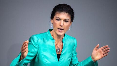 Nach der Rückzugs-Ankündigung von Sahra Wagenknecht streiten die Linken über den Umgang mit ihrer Fraktionschefin.