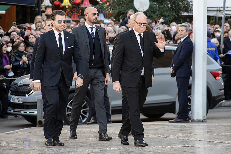 Fürst Albert II. von Monaco (r) erscheint zur Beerdigung ohne seine Charlène.