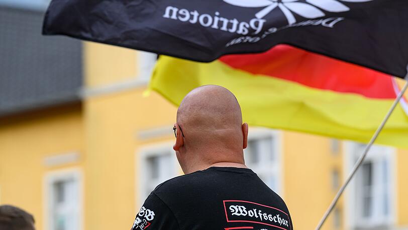 Den gr&ouml;&szlig;ten Zuwachs sieht das Bundesamt f&uuml;r Verfassungsschutz bei den Rechtsextremisten. (Symbolbild)