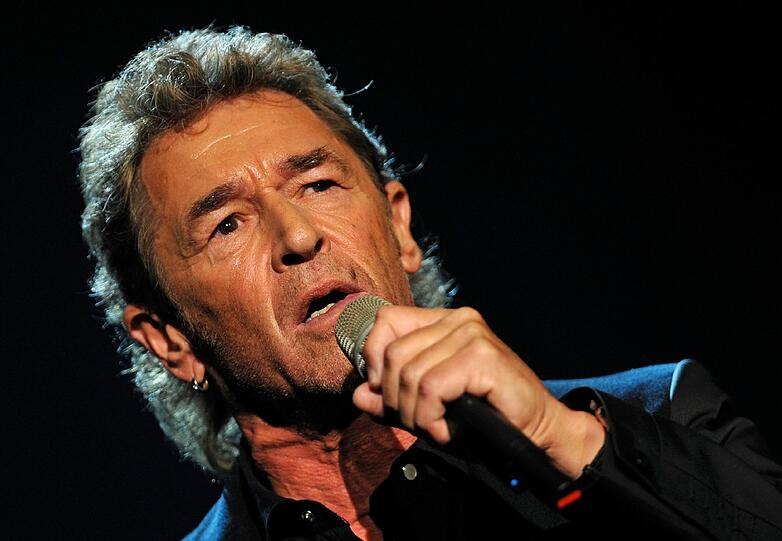 Peter Maffay entspannt am liebsten in der Natur, bei der Feldarbeit.