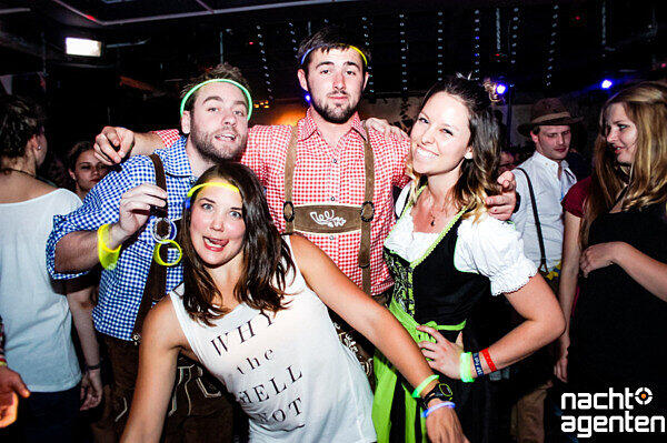 Apres-Wiesn-Party in der Nachtgalerie. Mehr Bilder unter: http://www.nachtagenten.de/event/26.09.2015/nachtgalerie/rumschmus-n.332483.html
