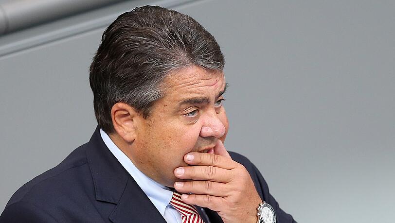 Wenn Merkel wieder als Kanzlerkandidatin antritt, legt Sigmar Gabriel möglicherweise sein Amt als Vizekanzler nieder. Wenn Merkel wieder als Kanzlerkandidatin antritt, legt Sigmar Gabriel möglicherweise sein Amt als Vizekanzler nieder.