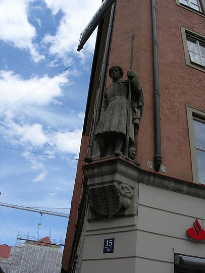 Die Figur des &bdquo;Pökhenknechts&ldquo; erinnert im Tal an die tapferen Bäcker.
