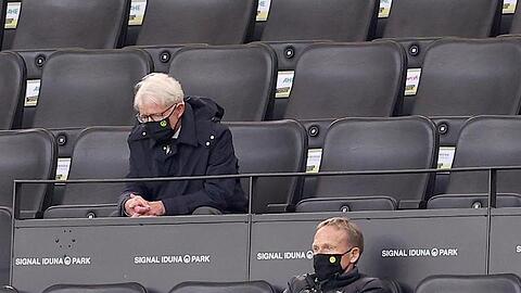 Borussia Dortmunds Präsident Reinhard Rauball (l) und Geschäftsführer Hans-Joachim Watzke. Foto: Lars Baron/Getty Images Europe/Pool/dpa/Archivbild